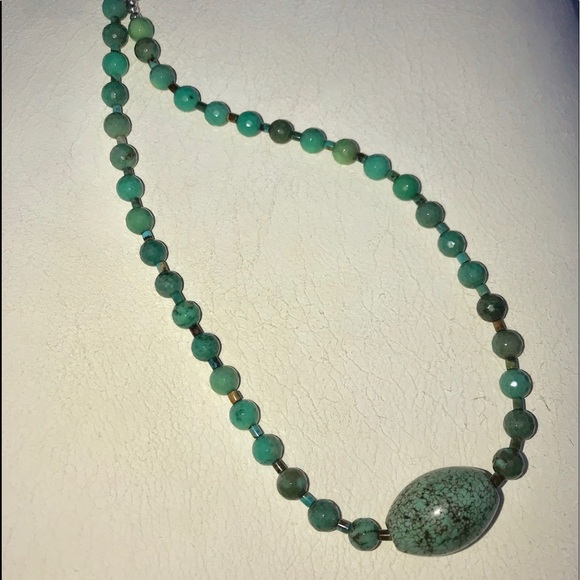 Green Turquoise ~ Beaded Necklace - Picture 2 of 8